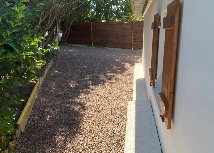 Les Papillons La Foulnerie Avec Cour Autonome 61270 Proche 61300 L'aigle -sanateflo- *